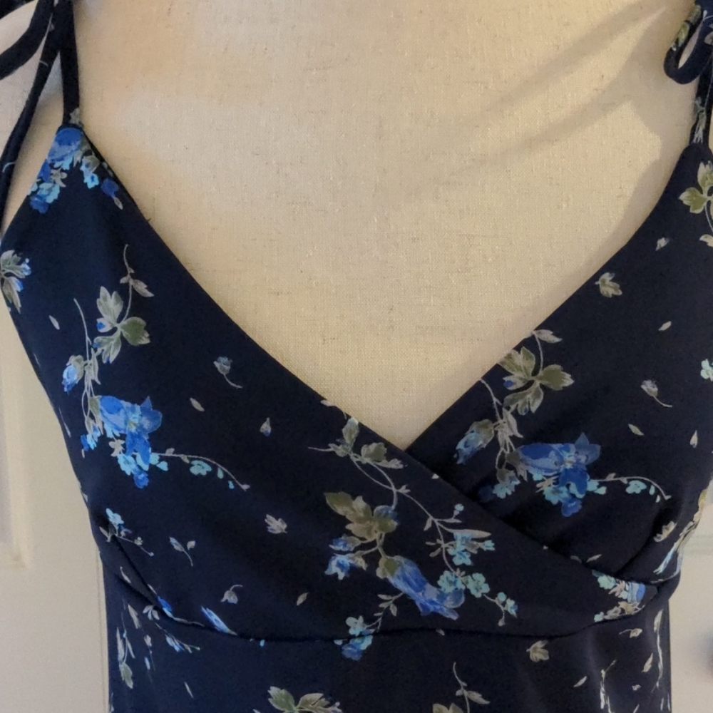 Express Dress - Picture 2 of 5